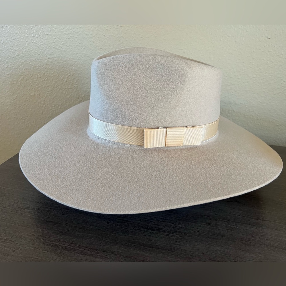 Beautiful Felt Hat- Unisex - Vintage twister